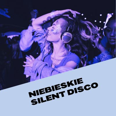 niebieskie silent disco, kobieta tańczy w słuchawkach.